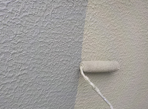 外壁塗装2回目の様子です。ナノコンポジットWを使用しています。
