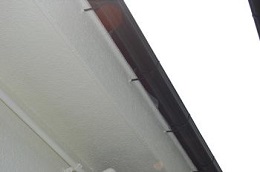 破風板の上塗り後の様子です。水谷ペイントのナノコンポジットWを使用しています。