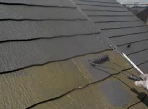 屋根の中塗りの様子です。