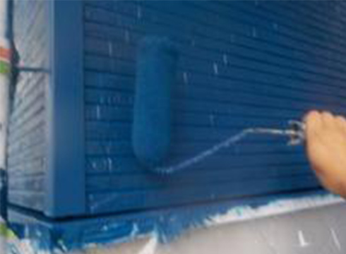 外壁の上塗りの様子です。