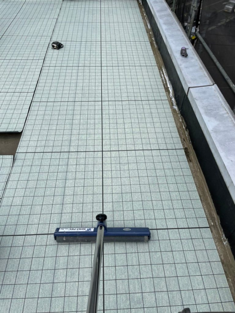 屋上　防水通気シート貼り