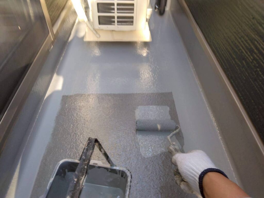 バルコニー床面防水上塗り